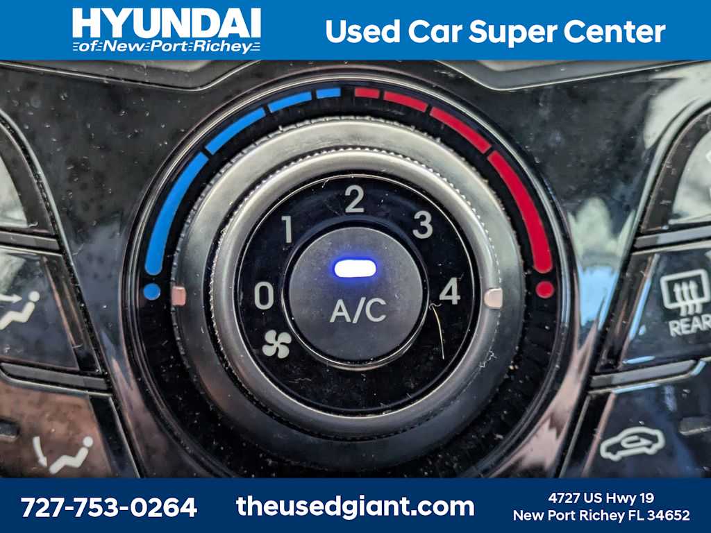 Thumbnail: 2013 Hyundai Veloster - 22