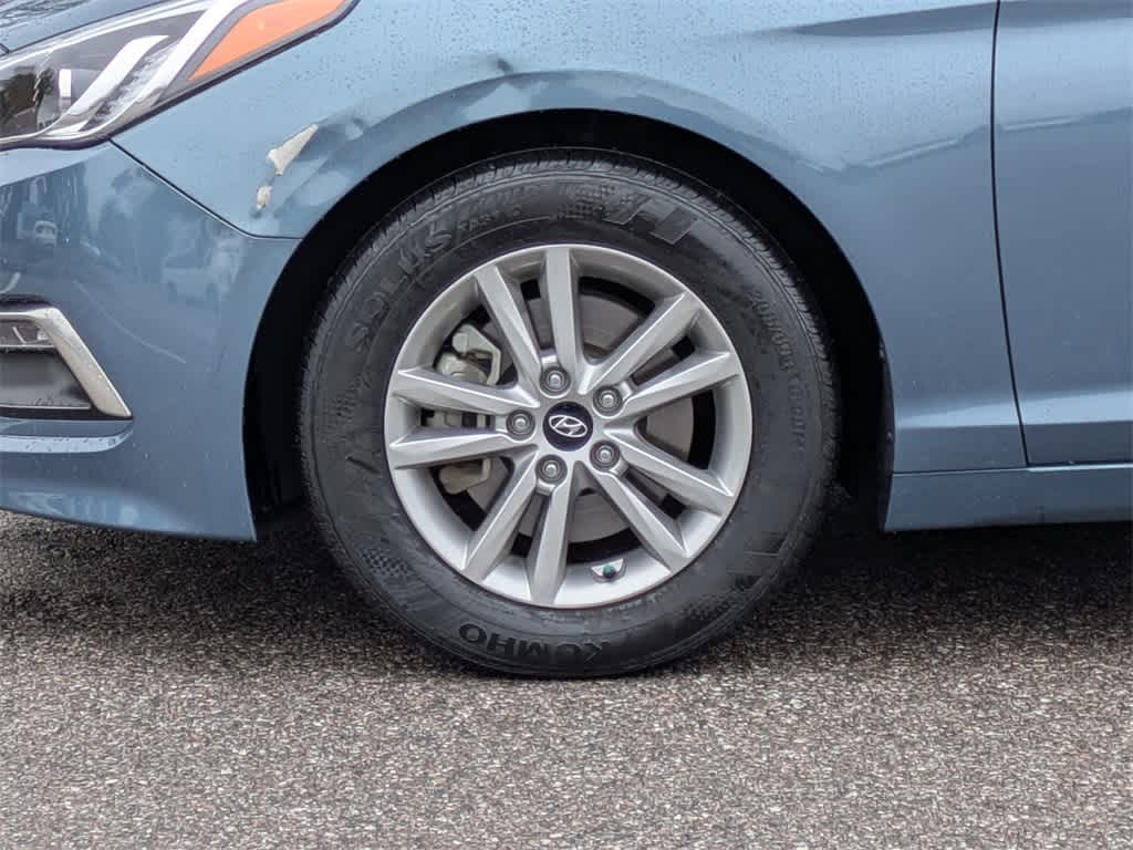 Thumbnail: 2015 Hyundai Sonata - 10