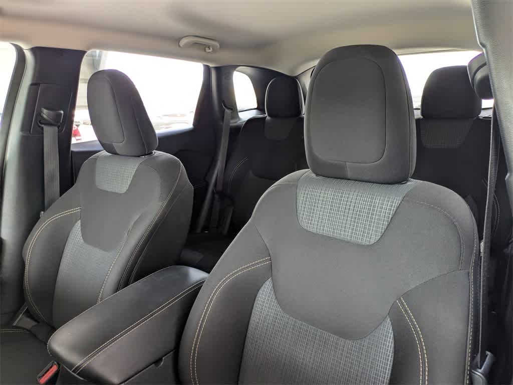 Thumbnail: 2016 Jeep Cherokee - 7