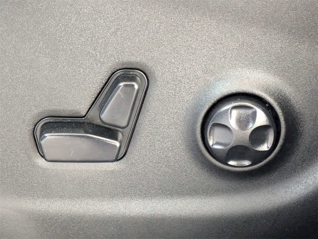 Thumbnail: 2019 Jeep Cherokee - 24