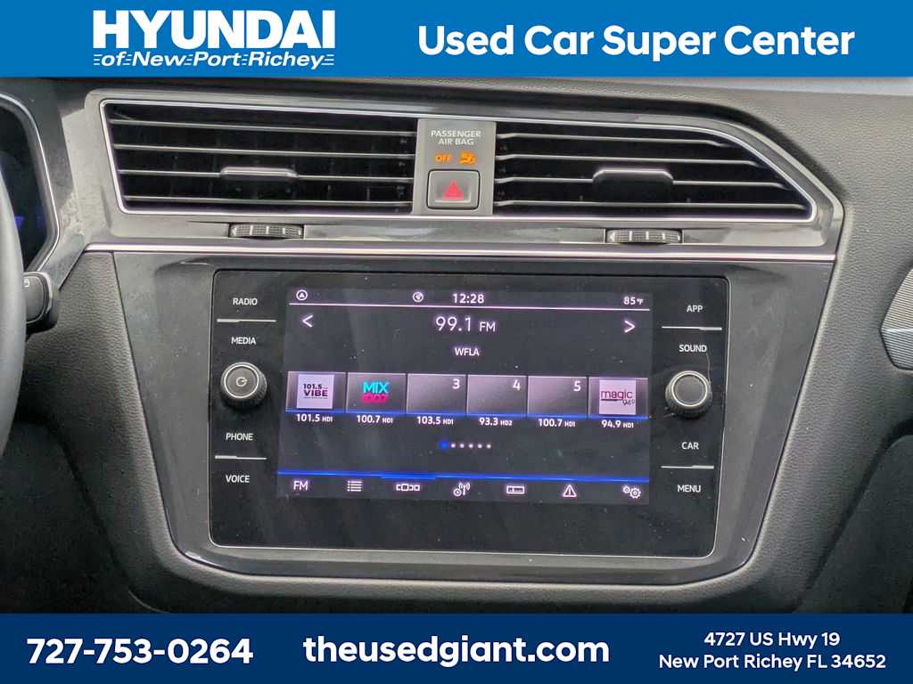 Thumbnail: 2022 Volkswagen Tiguan - 22