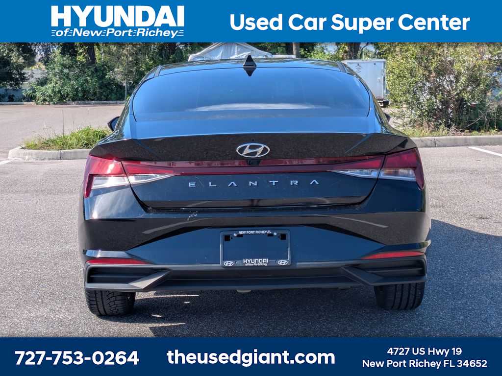 Thumbnail: 2023 Hyundai Elantra - 4