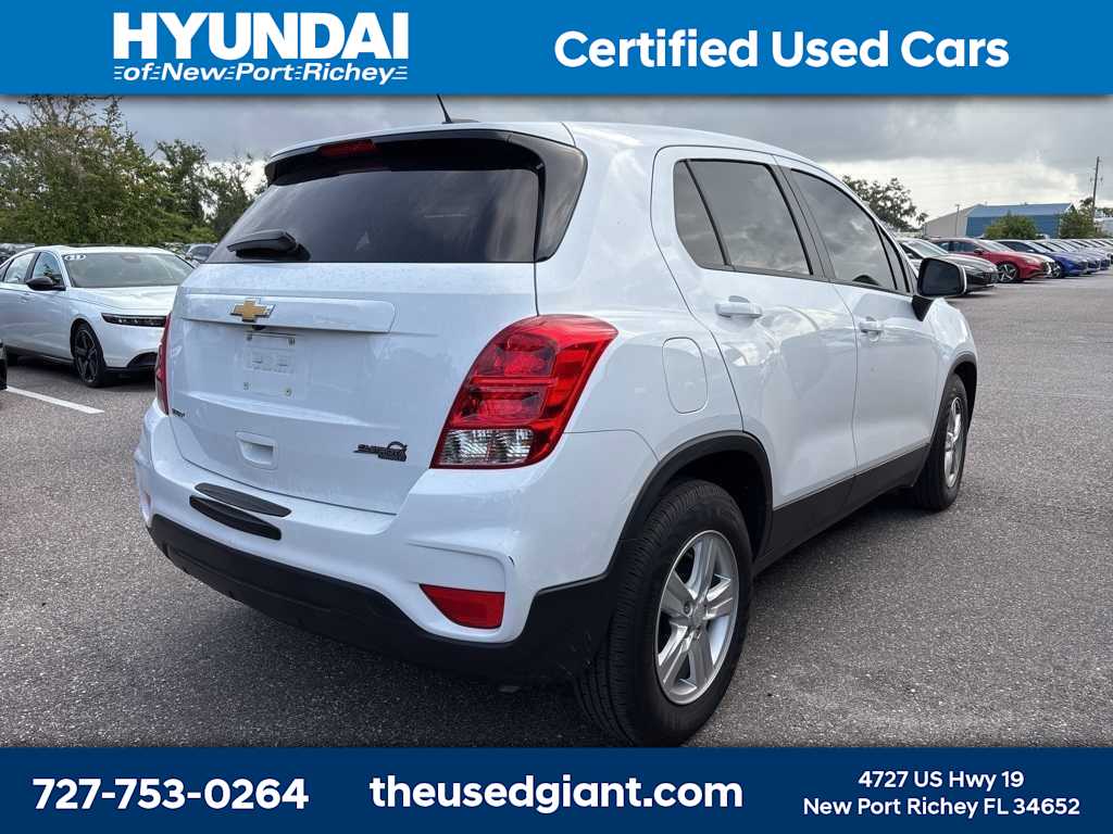 Thumbnail: 2022 Chevrolet Trax - 3