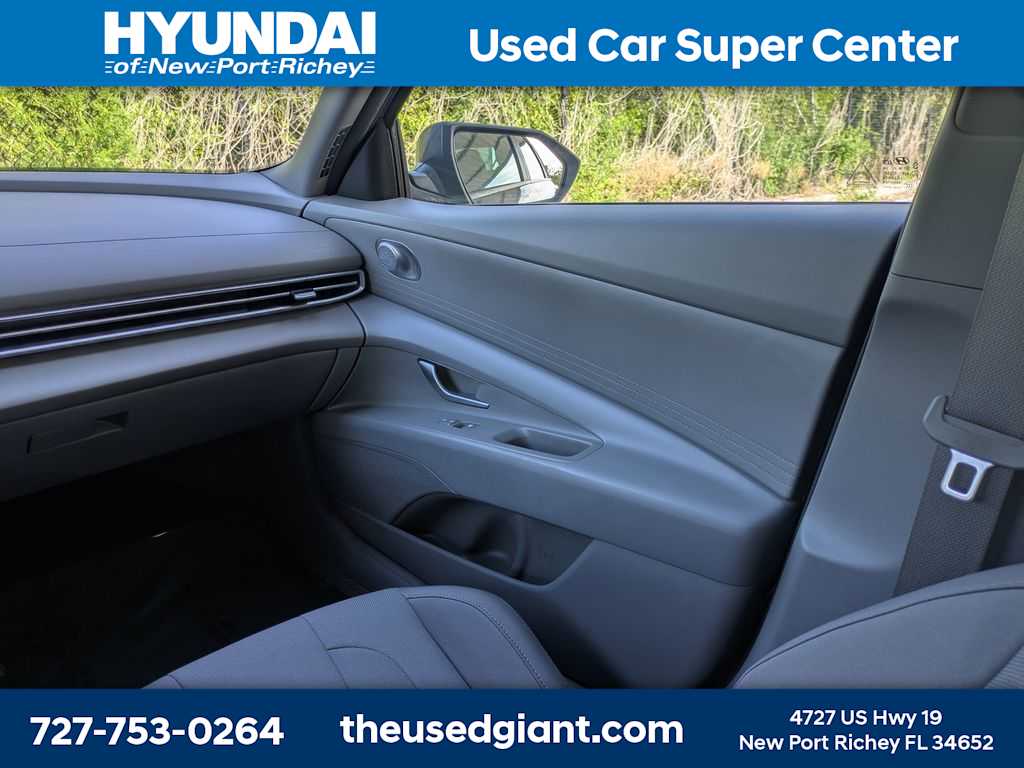 Thumbnail: 2025 Hyundai Elantra - 17