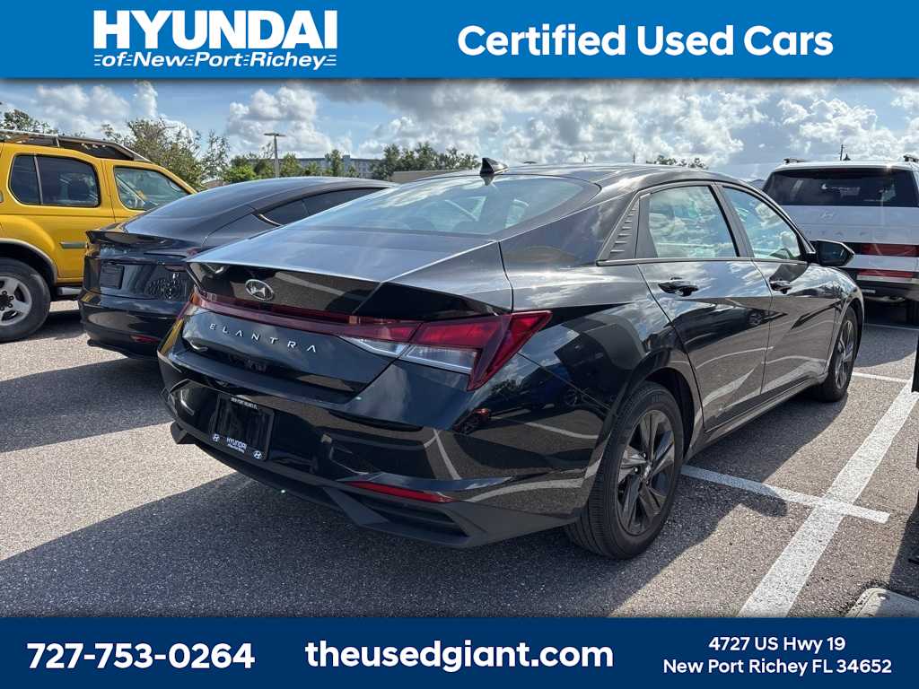 Thumbnail: 2022 Hyundai Elantra - 3