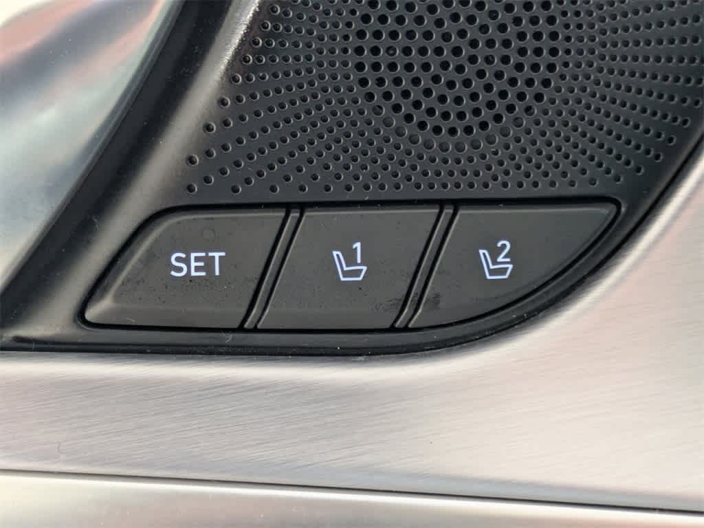 Thumbnail: 2020 Genesis G70 - 23