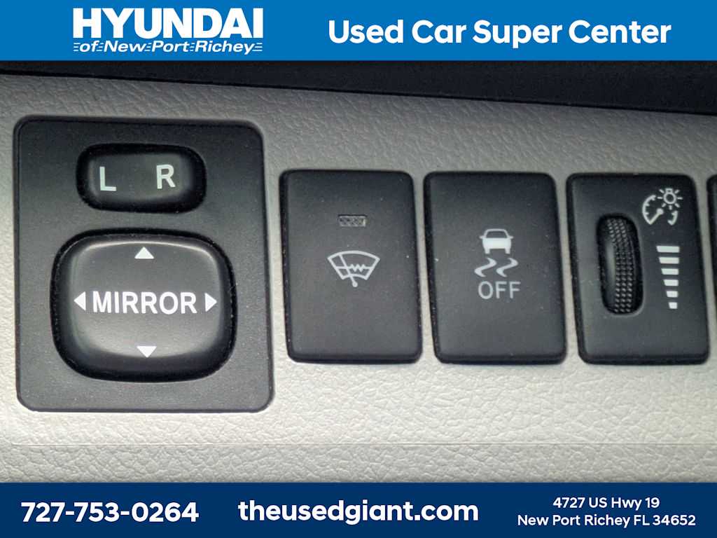 Thumbnail: 2012 Toyota Highlander - 31