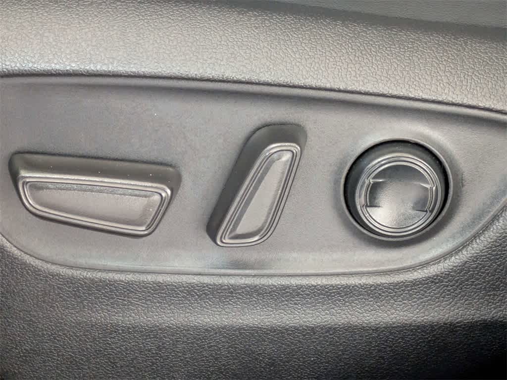 Thumbnail: 2022 Toyota RAV4 - 24