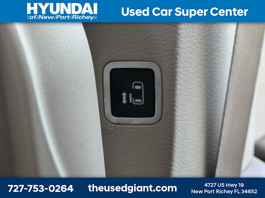 Thumbnail: 2017 Chrysler Pacifica - 23