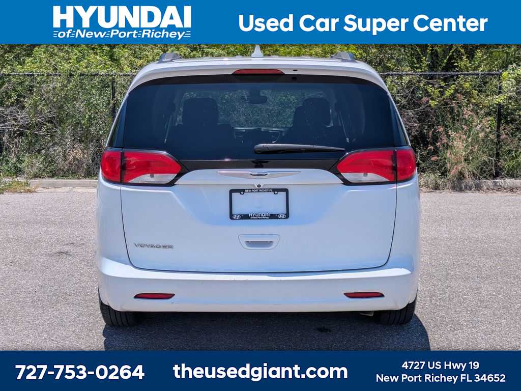 Thumbnail: 2020 Chrysler Voyager - 4