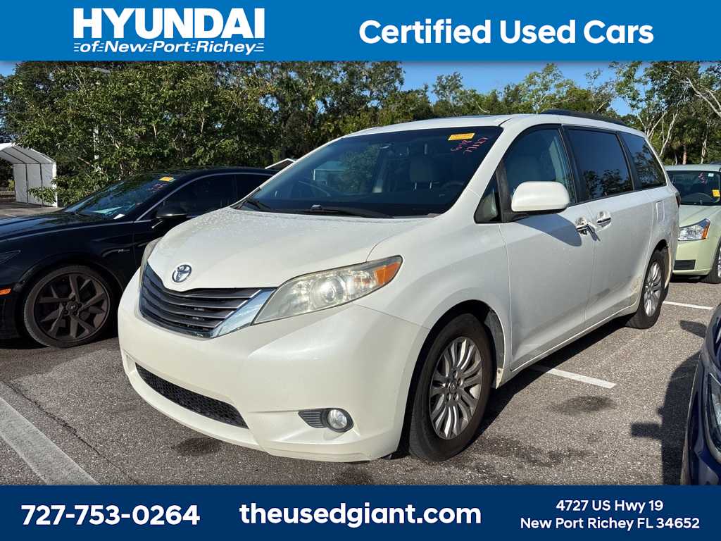 2015 Toyota Sienna XLE Hero Image