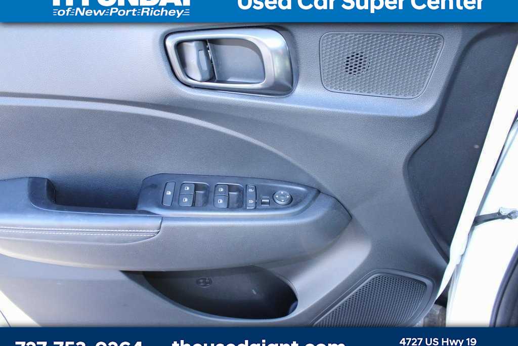 Thumbnail: 2023 Hyundai Venue - 9