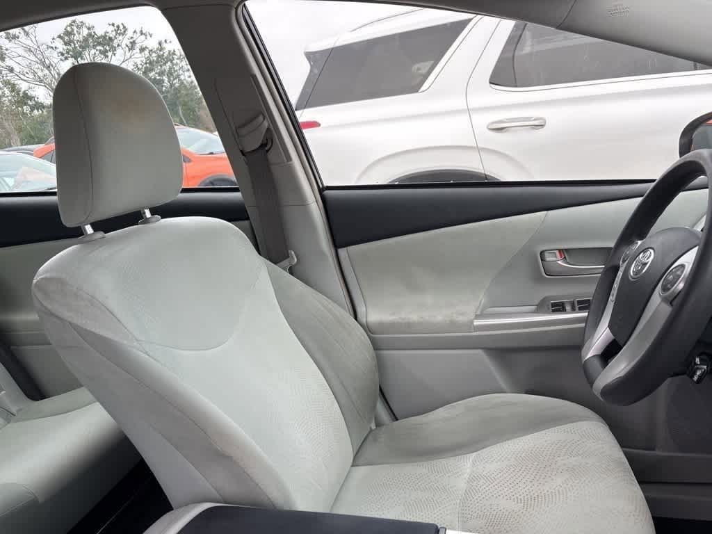 Thumbnail: 2013 Toyota Prius v - 9