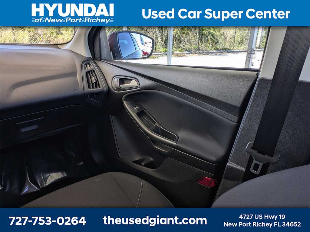 Thumbnail: 2016 Ford Focus - 15