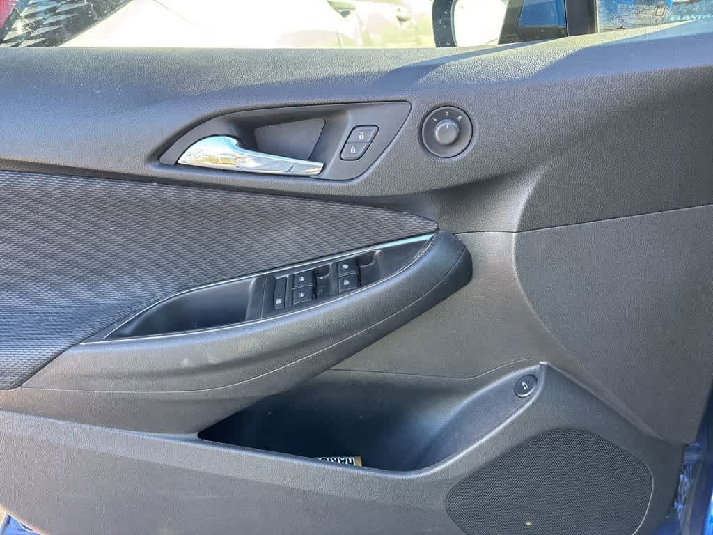 Thumbnail: 2019 Chevrolet Cruze - 9