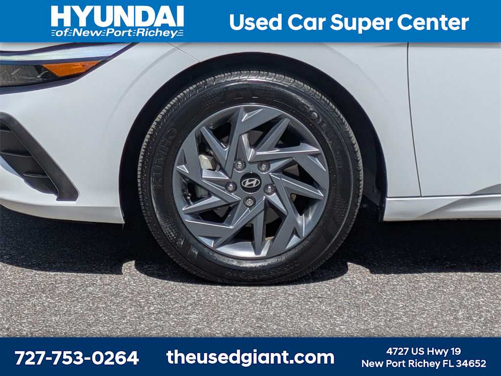 Thumbnail: 2024 Hyundai Elantra - 10