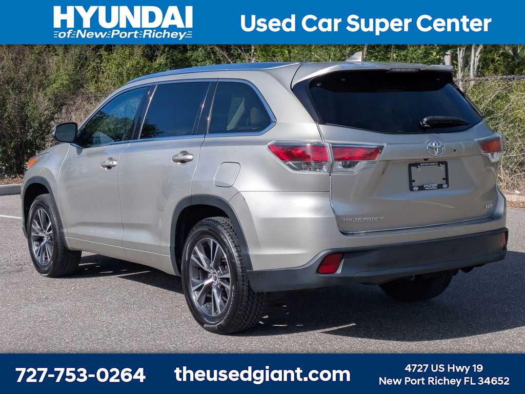 Thumbnail: 2016 Toyota Highlander - 3