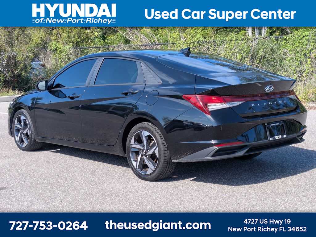 Thumbnail: 2023 Hyundai Elantra - 3