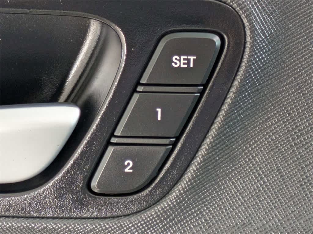 Thumbnail: 2016 Hyundai Santa Fe - 25