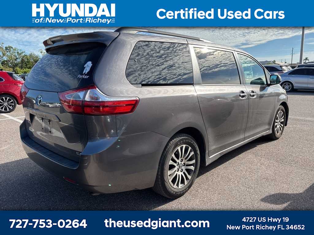 Thumbnail: 2018 Toyota Sienna - 2