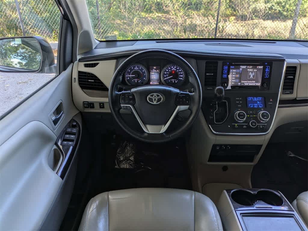 Thumbnail: 2015 Toyota Sienna - 22