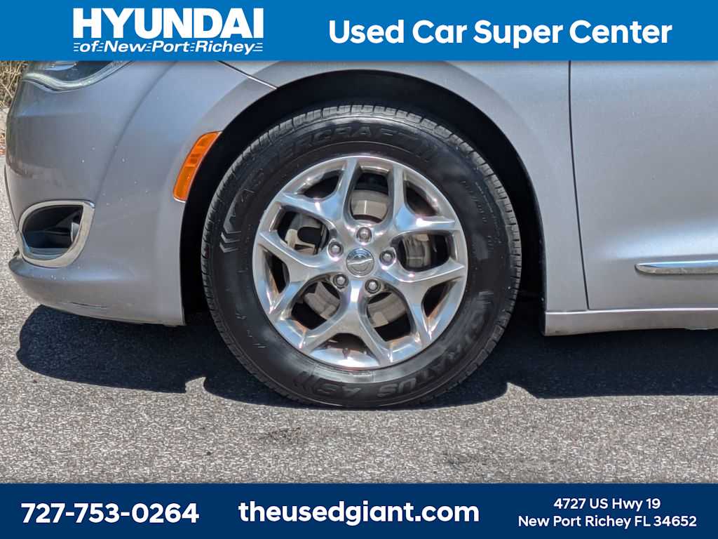 Thumbnail: 2018 Chrysler Pacifica - 10