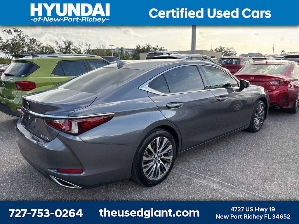 Thumbnail: 2019 Lexus ES - 3