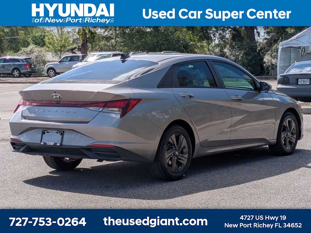 Thumbnail: 2022 Hyundai Elantra - 5