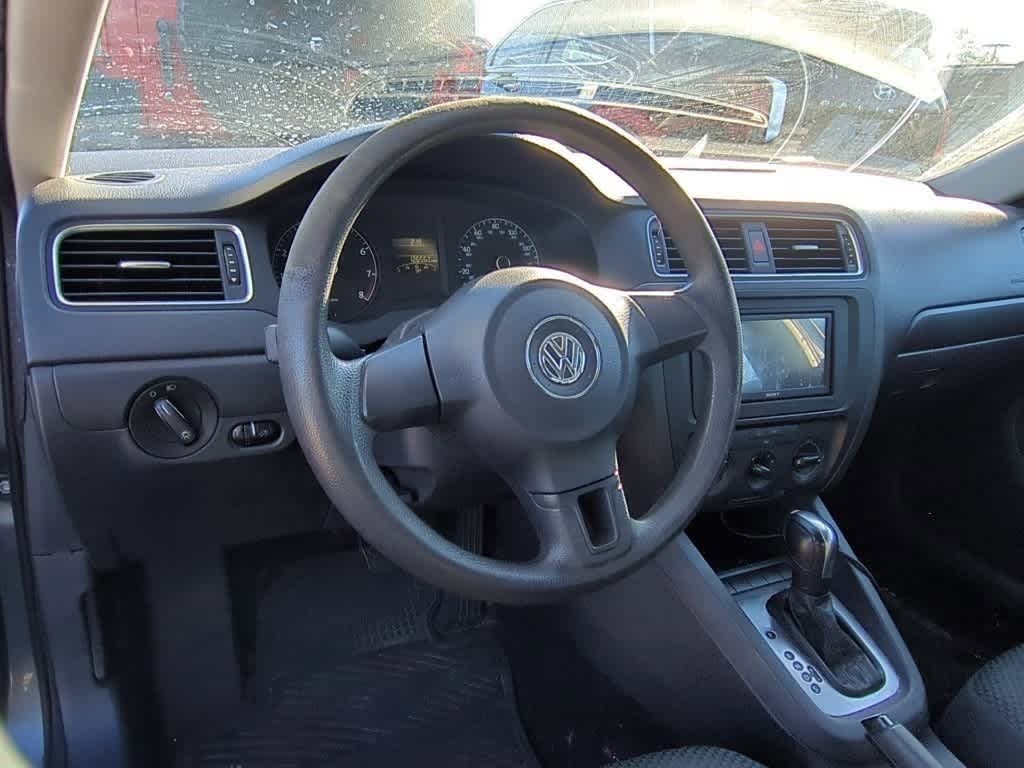 Thumbnail: 2013 Volkswagen Jetta - 9