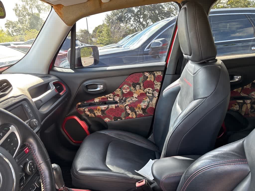 Thumbnail: 2016 Jeep Renegade - 11