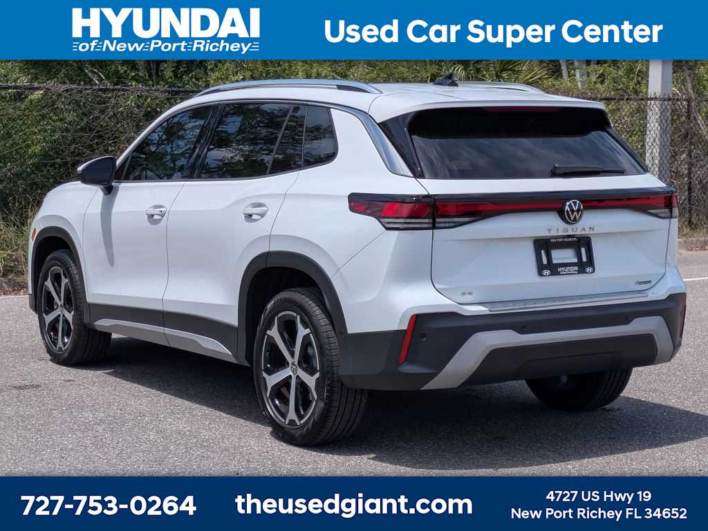 Thumbnail: 2025 Volkswagen Tiguan - 3