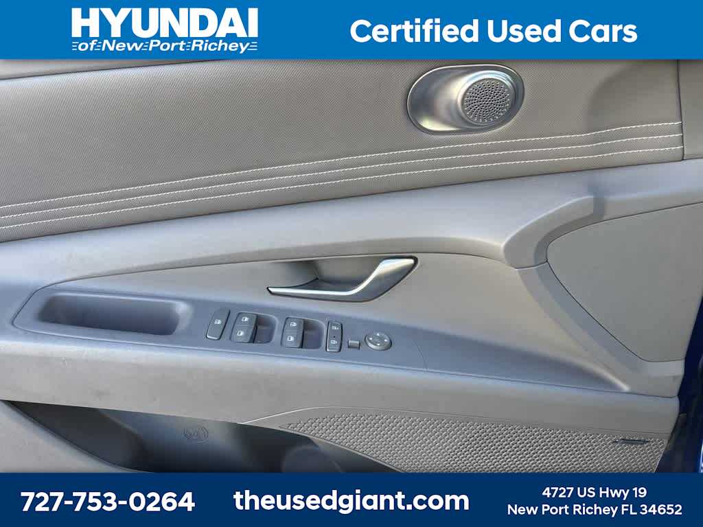 Thumbnail: 2022 Hyundai Elantra - 10