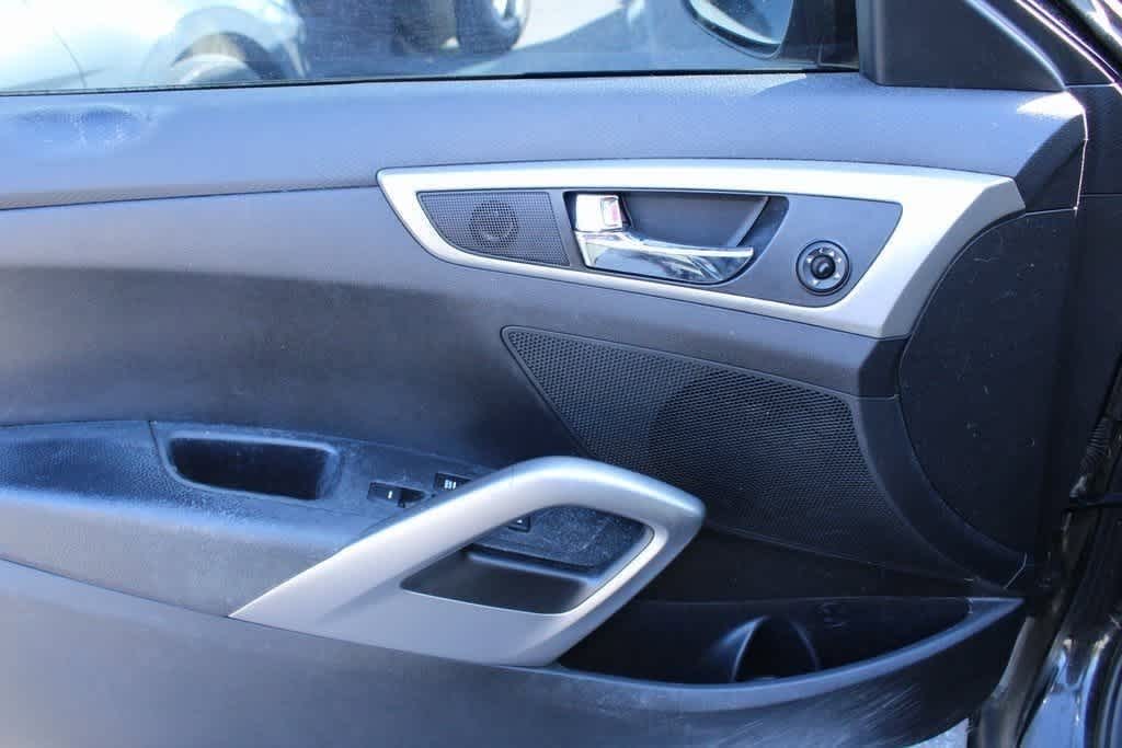 Thumbnail: 2016 Hyundai Veloster - 9