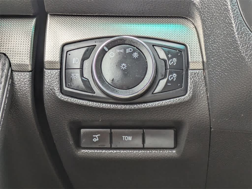 Thumbnail: 2015 Ford Explorer - 33