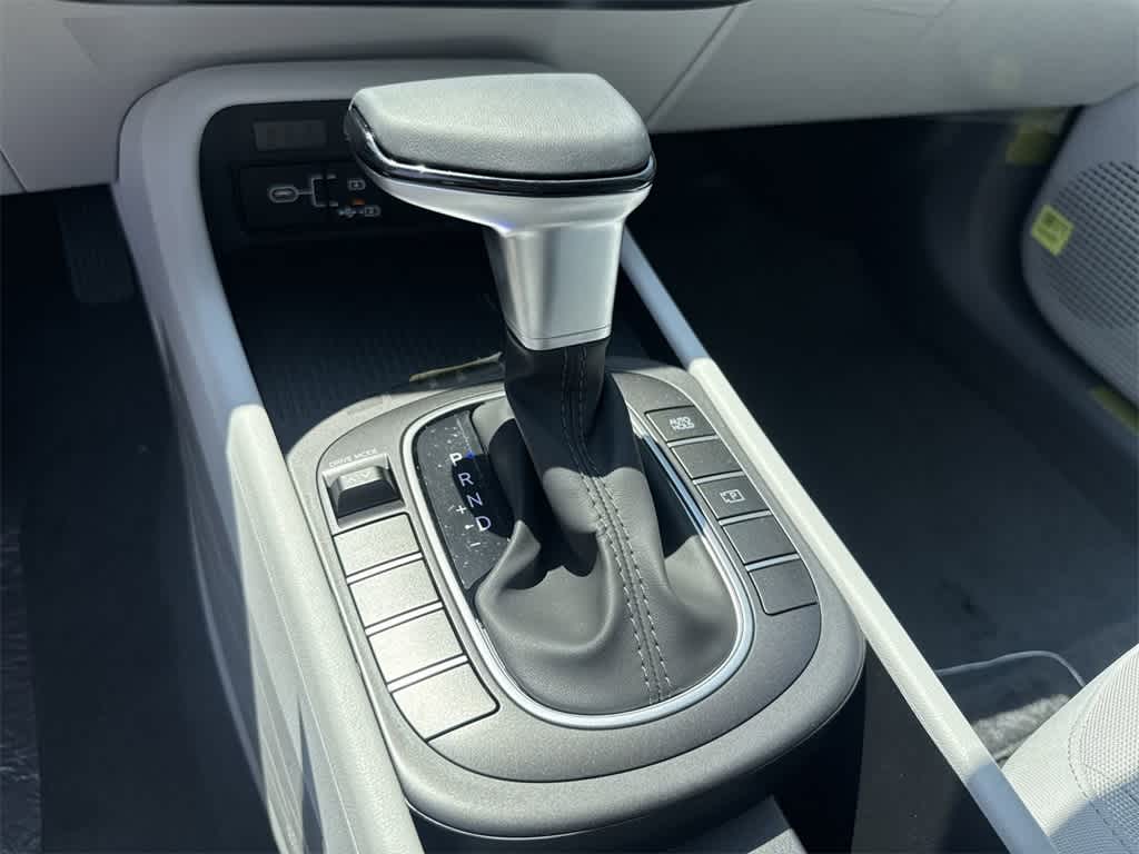 2025 Hyundai Kona SEL 29