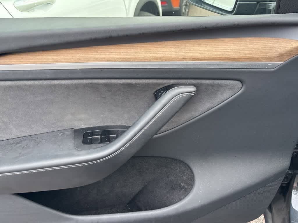 Thumbnail: 2025 Tesla Model Y - 10