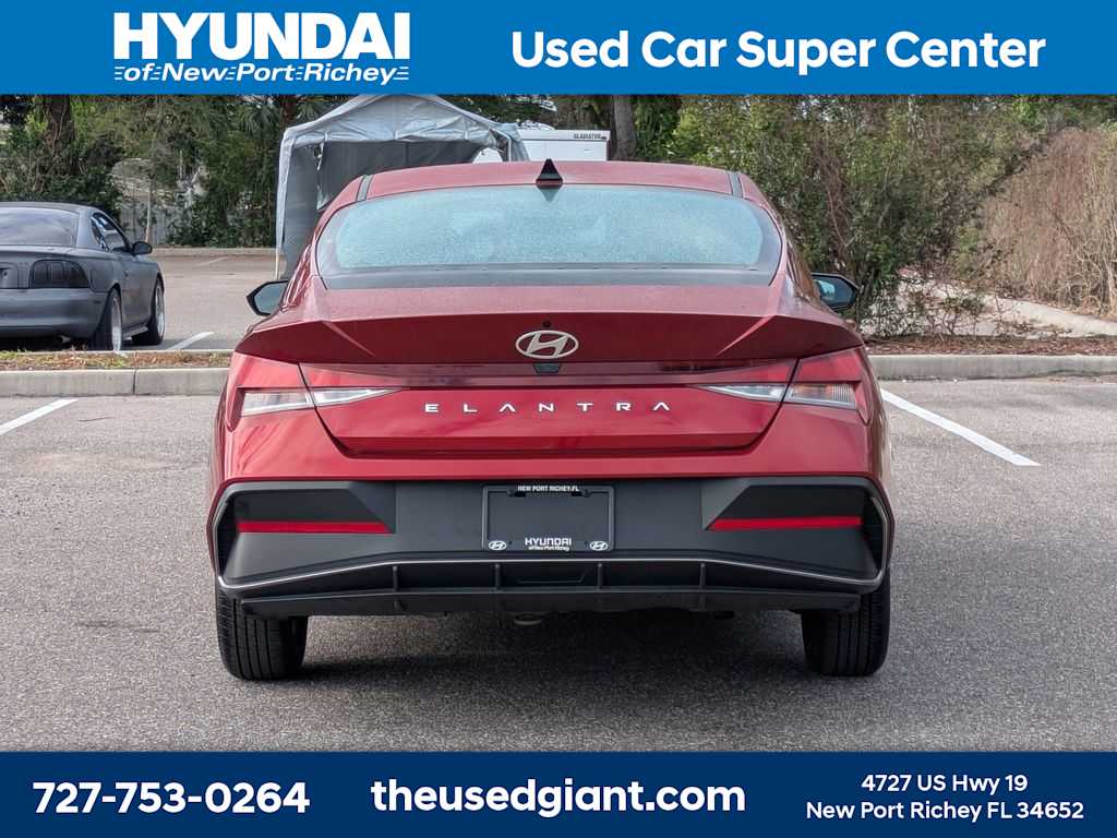 Thumbnail: 2024 Hyundai Elantra - 4