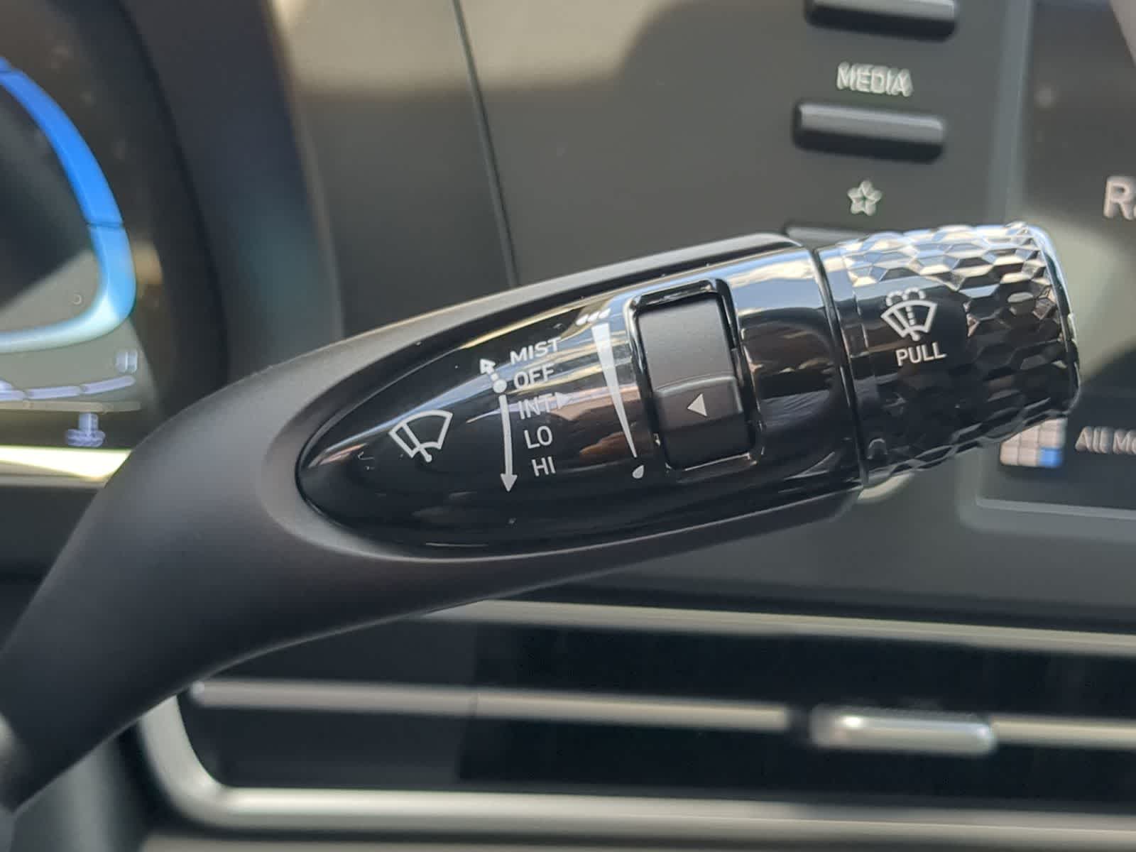 Thumbnail: 2025 Hyundai Elantra - 24