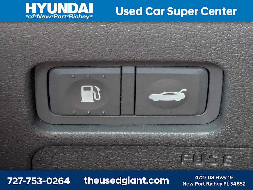 Thumbnail: 2013 Hyundai Sonata - 25