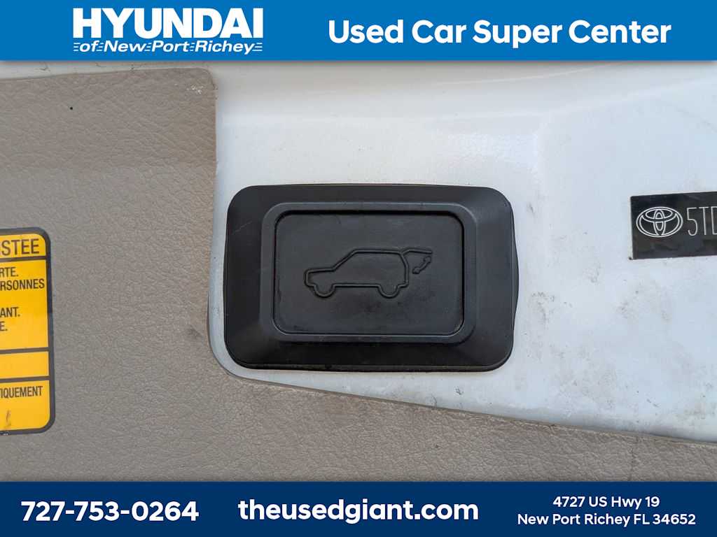 Thumbnail: 2011 Toyota Highlander - 14