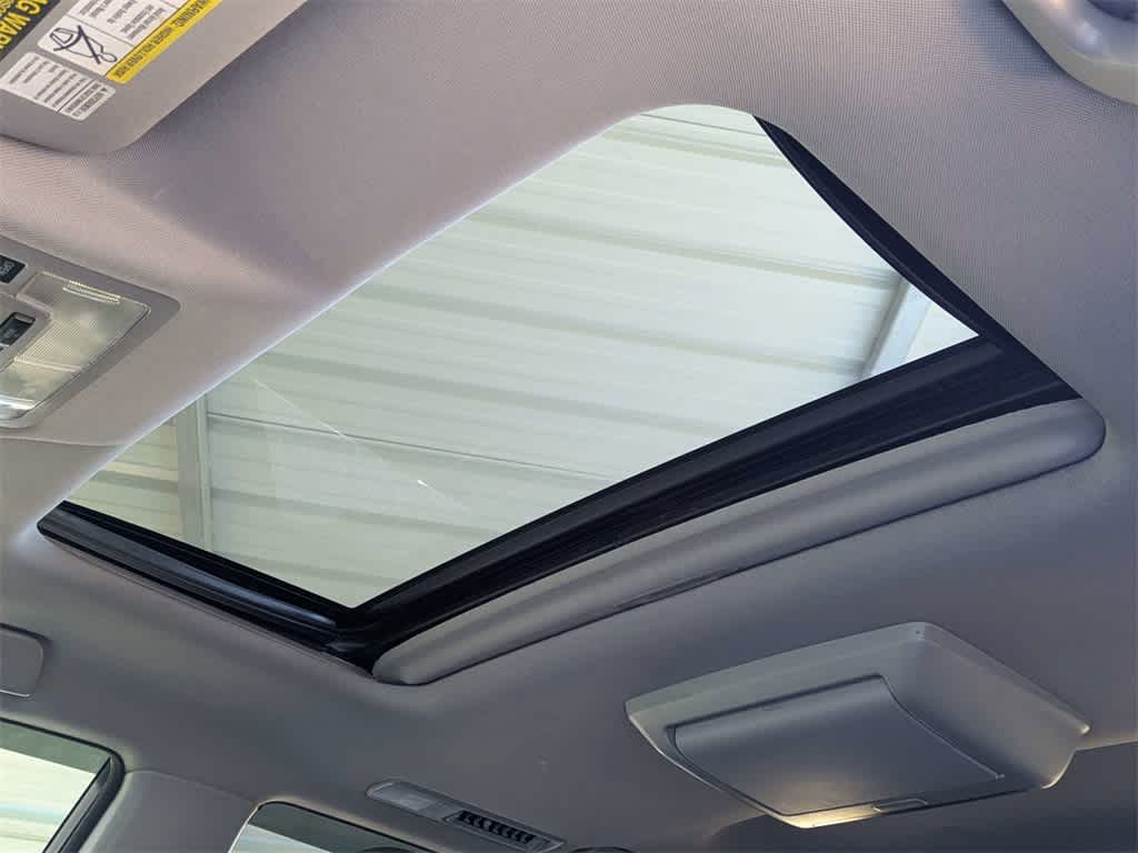 Thumbnail: 2014 Toyota Highlander - 28