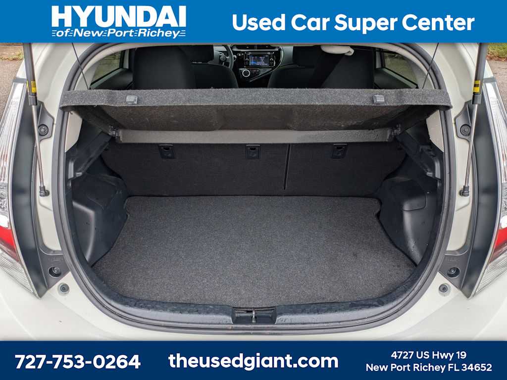 Thumbnail: 2018 Toyota Prius c - 12