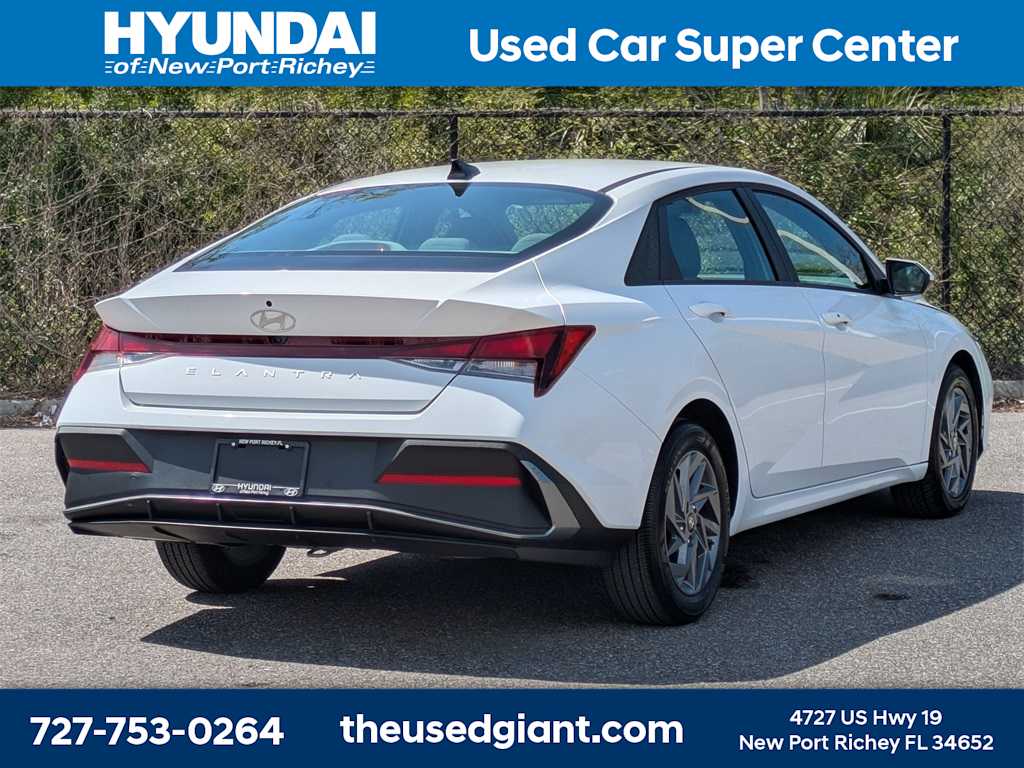 Thumbnail: 2024 Hyundai Elantra - 5