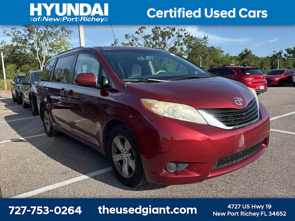 Thumbnail: 2013 Toyota Sienna - 6