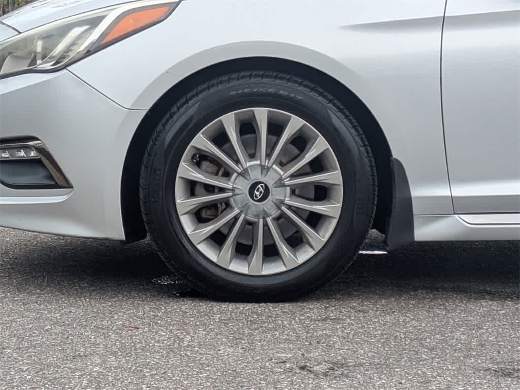 Thumbnail: 2015 Hyundai Sonata - 10