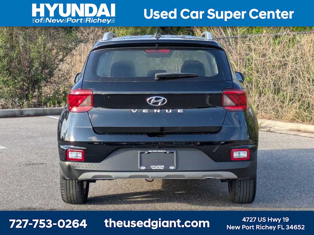 Thumbnail: 2023 Hyundai Venue - 4
