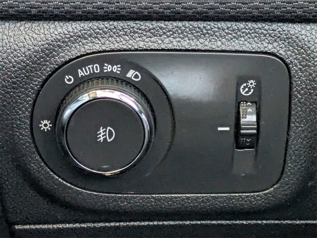 Thumbnail: 2019 Chevrolet Cruze - 26