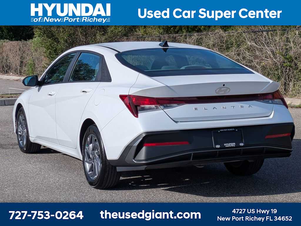 Thumbnail: 2024 Hyundai Elantra - 3
