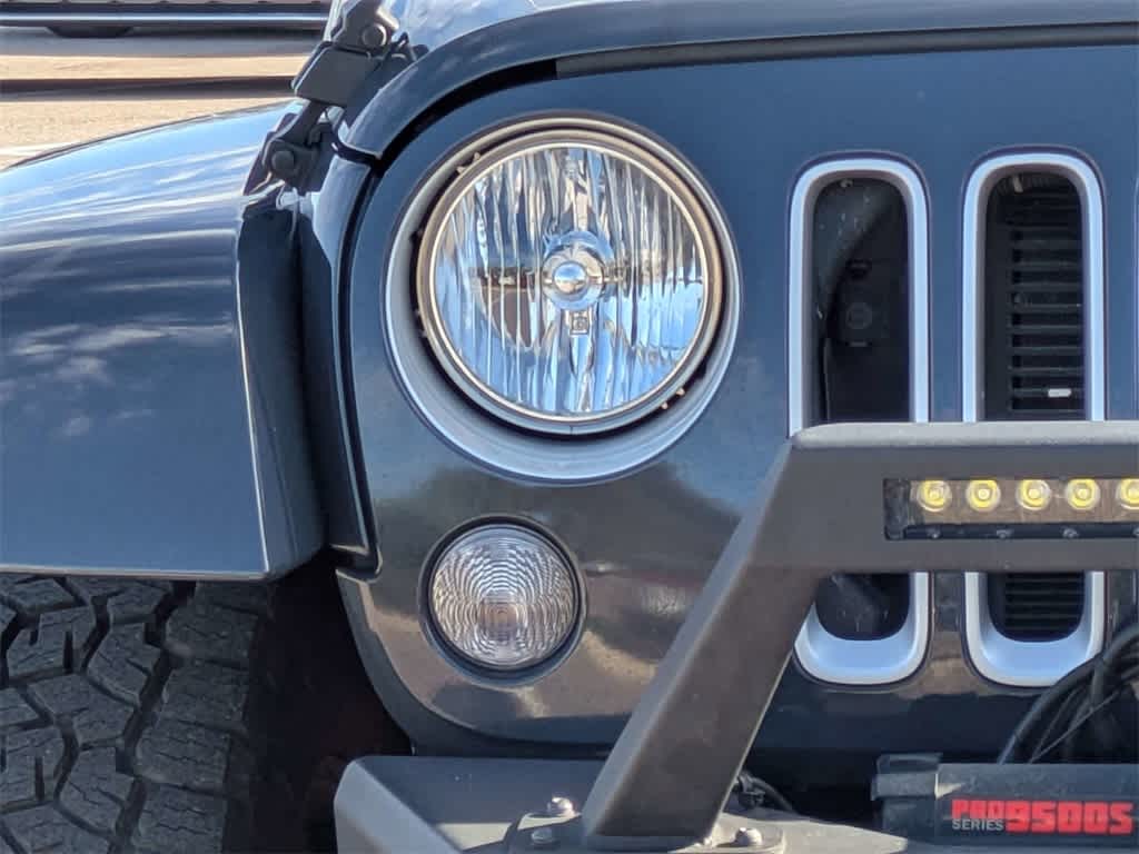 Thumbnail: 2016 Jeep Wrangler - 9