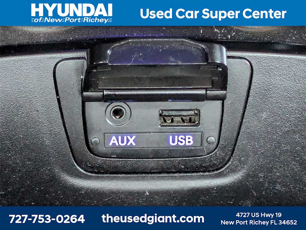 Thumbnail: 2014 Hyundai Santa Fe - 25